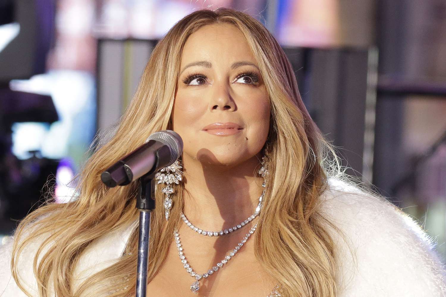 Who is Mariah Carey Net Worth, Age, and the Heartbreaking Loss of Her Mother and Sister