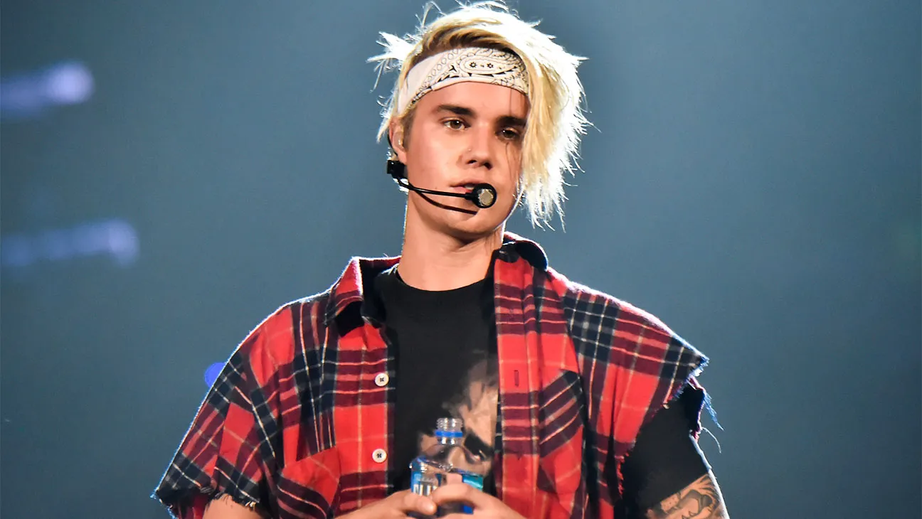 60 Justin Bieber Hairstyles Through the Years---------