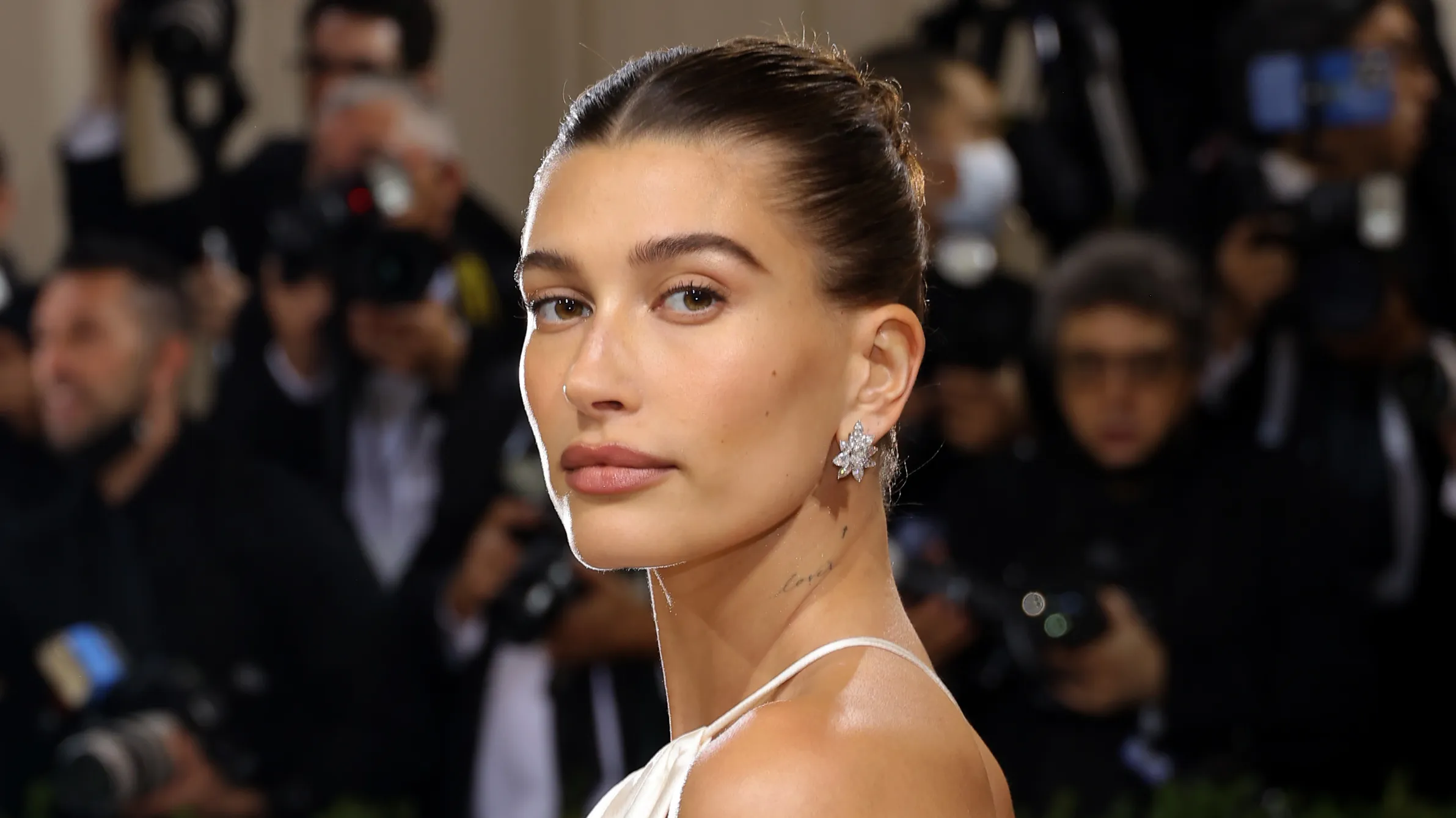 Hailey Bieber Shines in Victoria's Secret Bridal Lingerie Amidst Divorce Rumors: Fans Show Support