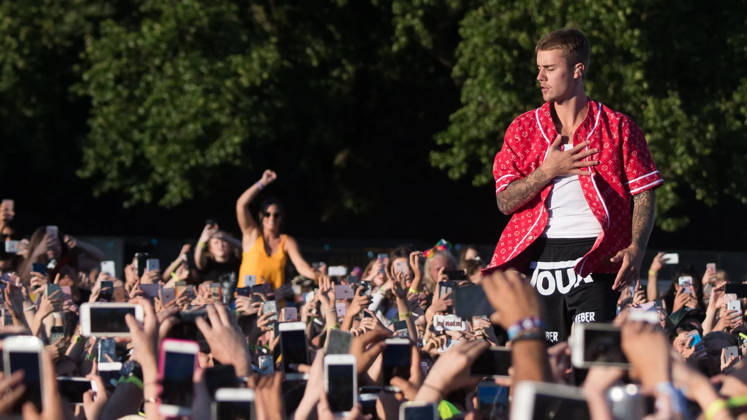 Justin Bieber's Controversial Behavior Leads to Permanent Ban from China: What Fans Need to Know