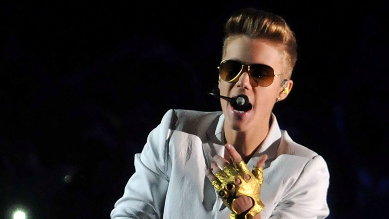 Top 100 Justin Bieber Fan Moments-------