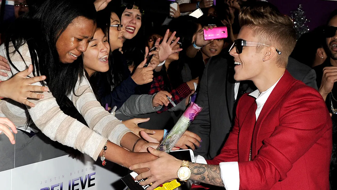 Top 100 Justin Bieber Fan Moments-----