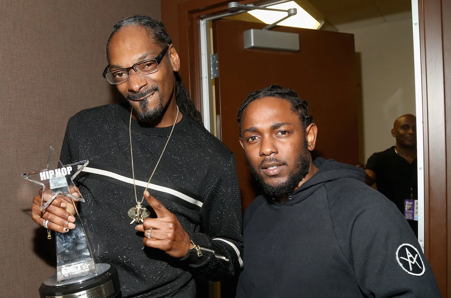 Snoop Dogg Clears the Air on Kendrick Lamar’s Latest Track: What You Need to Know About the Hip Hop Feud With Drake