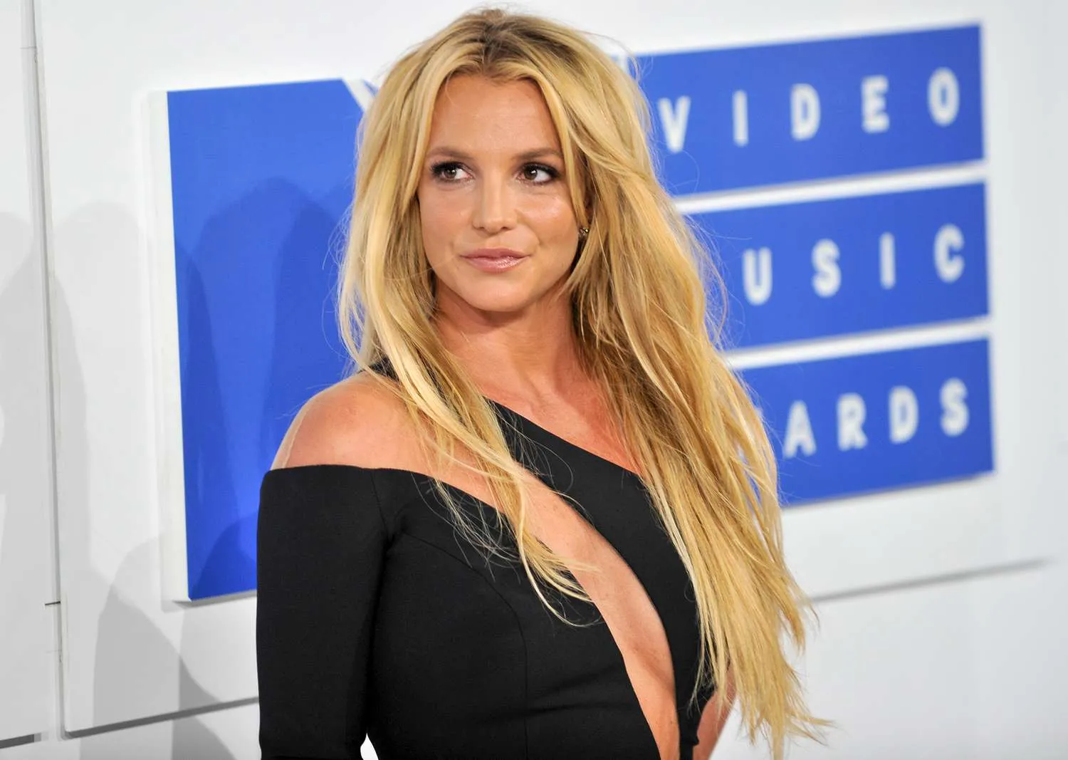 100+ Britney Spears Lyrics for Nostalgic Instagram Posts--