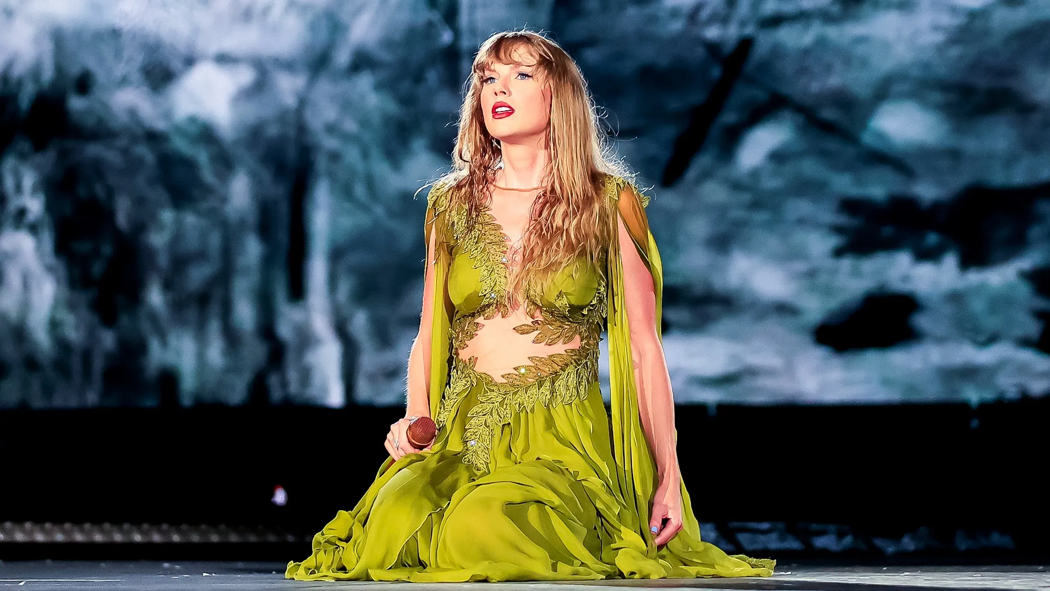 120+ Taylor Swift Lyrics for Every Emotional State------