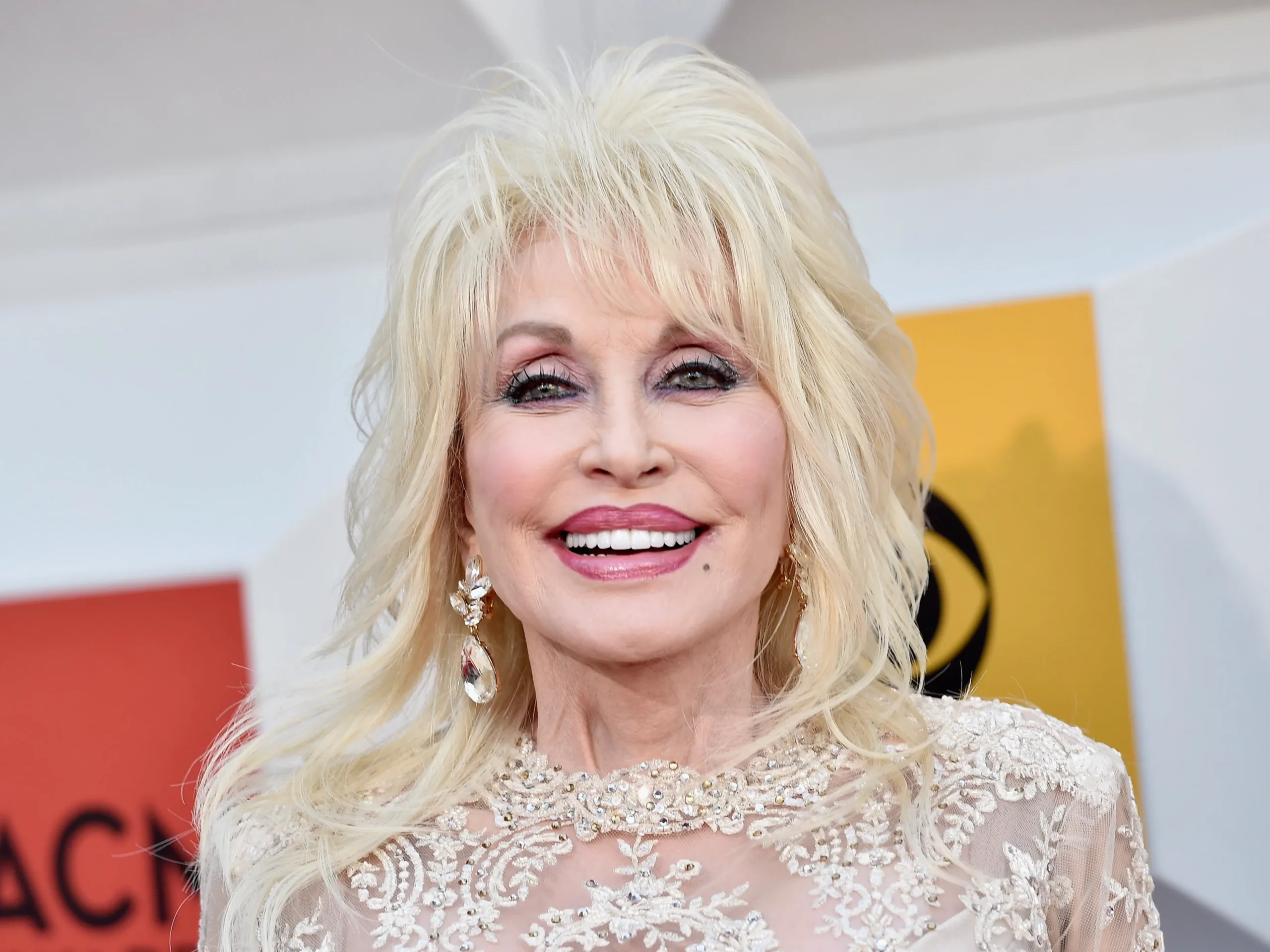 80+ Dolly Parton Lyrics for Country Charm-