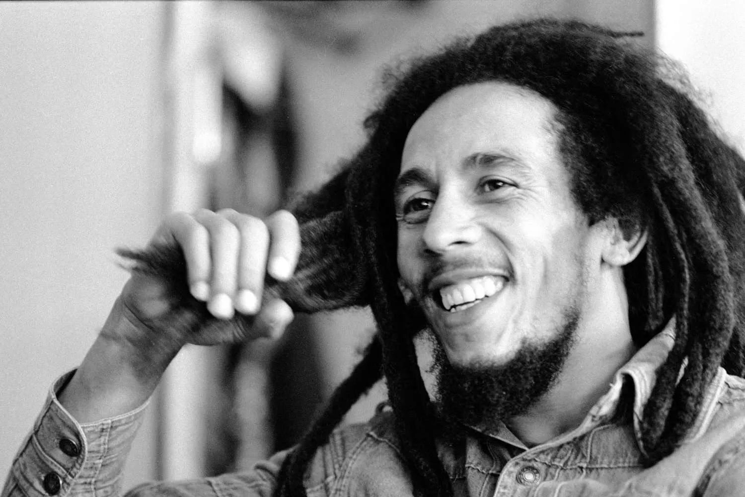 90+ Bob Marley Lyrics for Reggae Rhythms---------