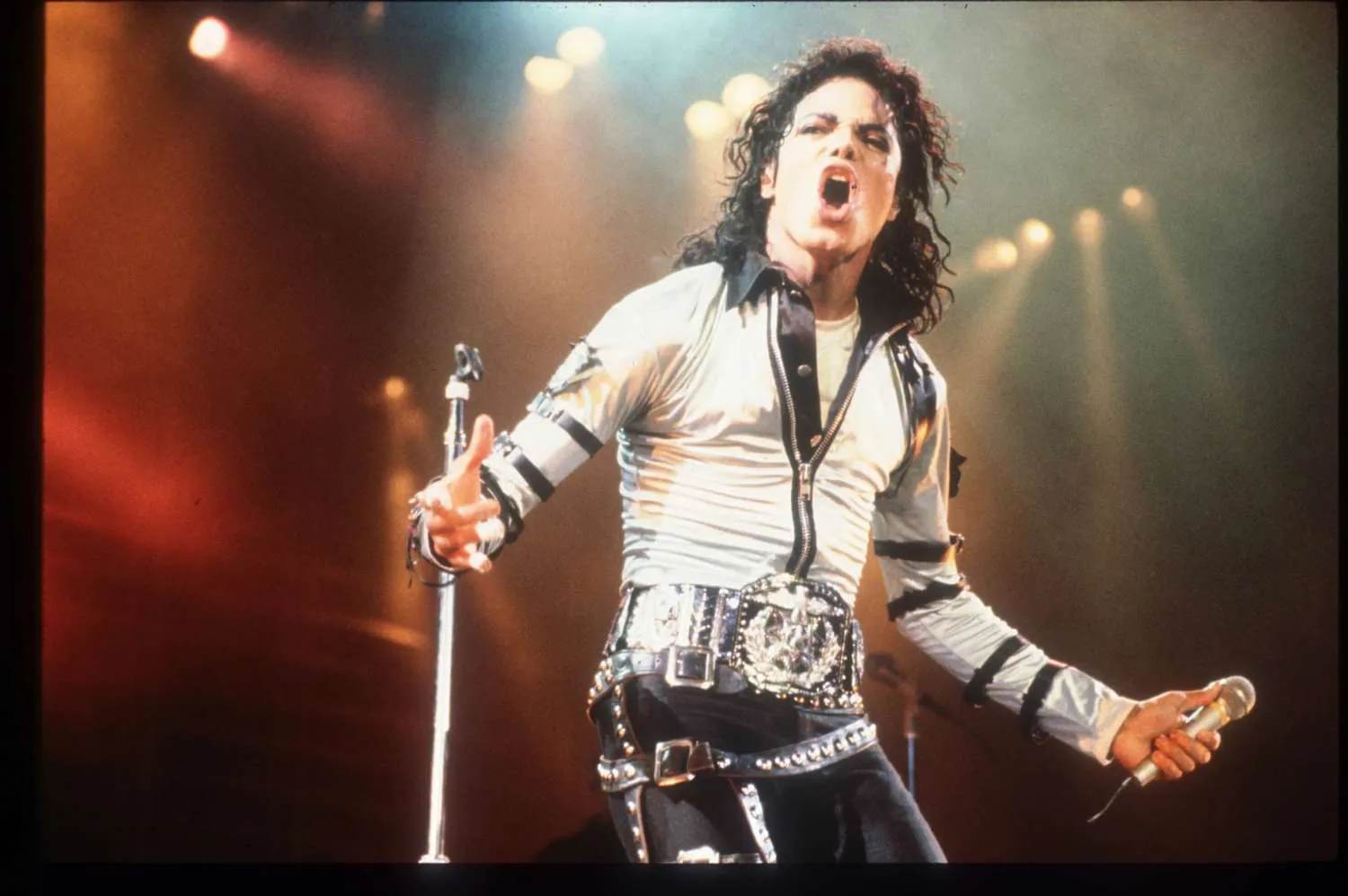 120+ Michael Jackson Lyrics for a Musical Journey-------