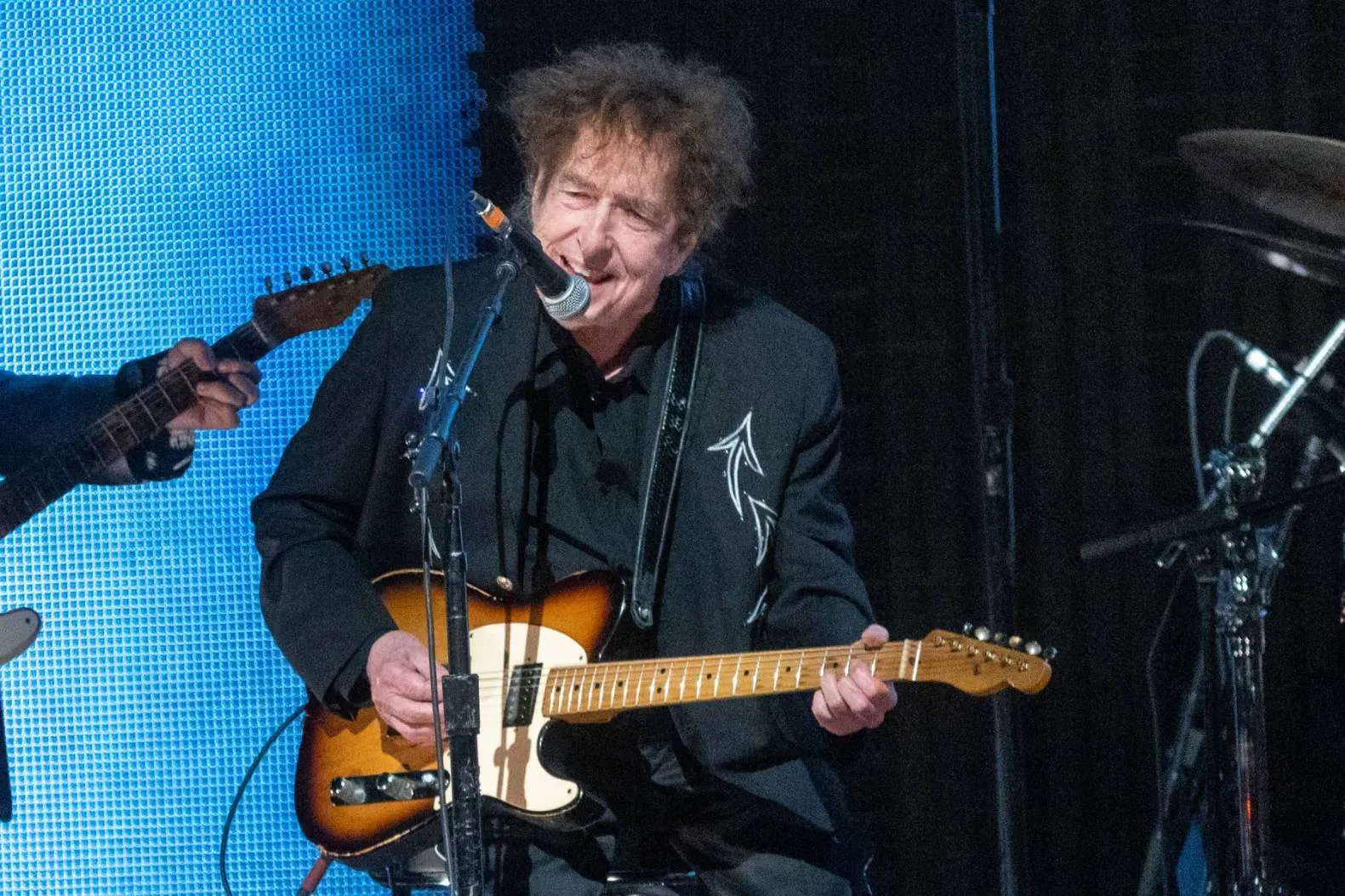 75+ Bob Dylan Lyrics for Thoughtful Captions--