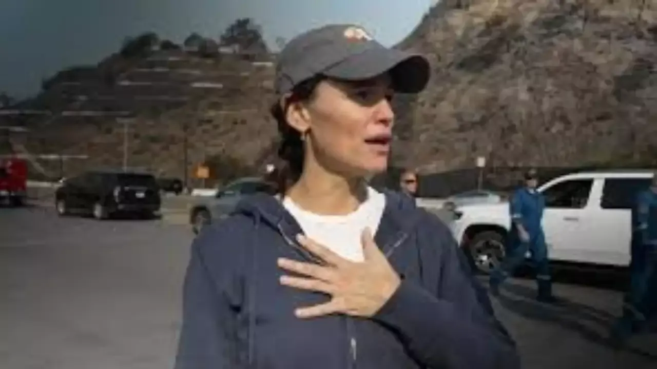 Jennifer Garner Steps Up to Help LA Fire Victims: The Heartbreaking Story Behind Her Personal Loss and Community Efforts