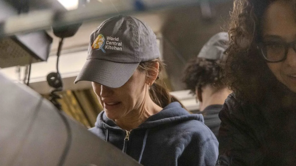 Jennifer Garner Steps Up to Help LA Fire Victims: The Heartbreaking Story Behind Her Personal Loss and Community Efforts