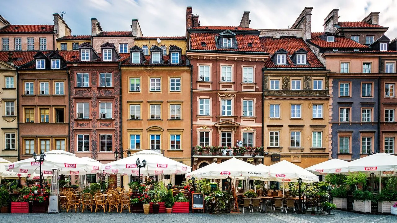 Top 50 Tourist Spots in Warsaw for History Buffs---------