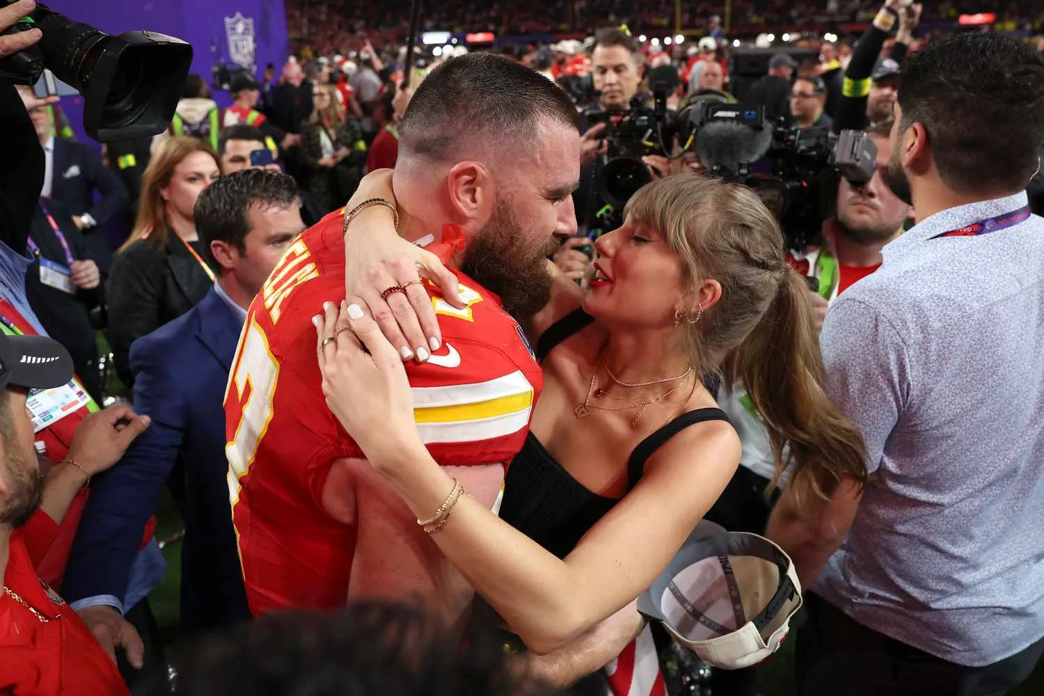 Why Didn't Travis Kelce Defend Taylor Swift at the Super Bowl? Fans React to Saquon Barkley's Support