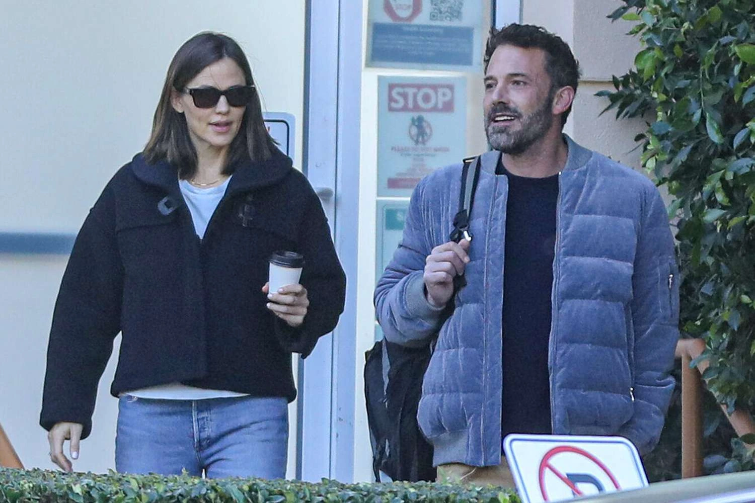 Hollywood Concern Grows Why Ben Affleck's Friends and Jennifer Garner Are Urging Him to Quit Smoking Now----